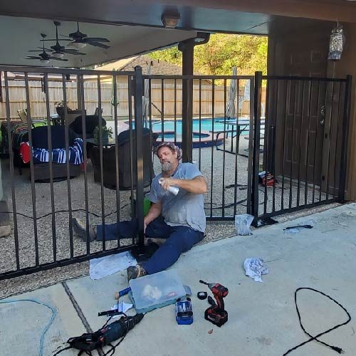 What to Expect When You Hire a Fence Contractor